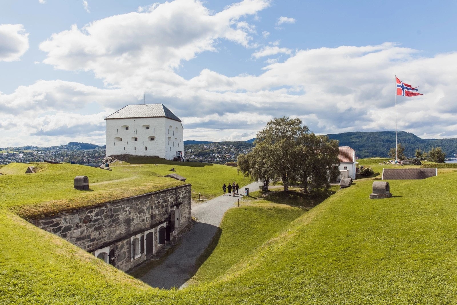 Festningsparken like ved med svært attraktive rekreasjons- og turmuligheter i nabolaget. Galleribilde