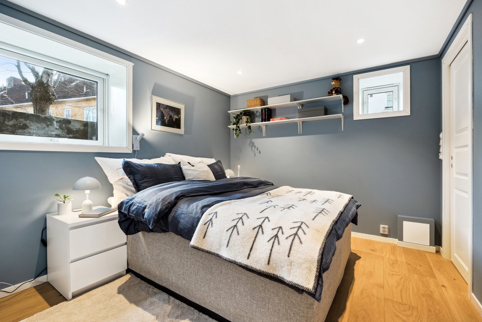 Soverommet måler 8,5 kvm og har plass til både dobbeltseng og tilhørende møblement. Galleribilde