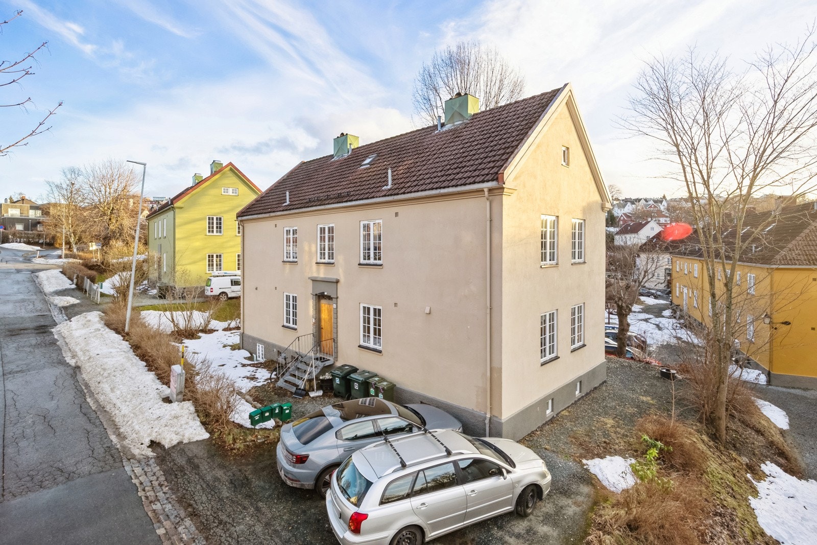 Svært god plassering, knappe 10 min gange fra bl.a. NTNU Gløshaugen, sentrum og Solsiden. Galleribilde