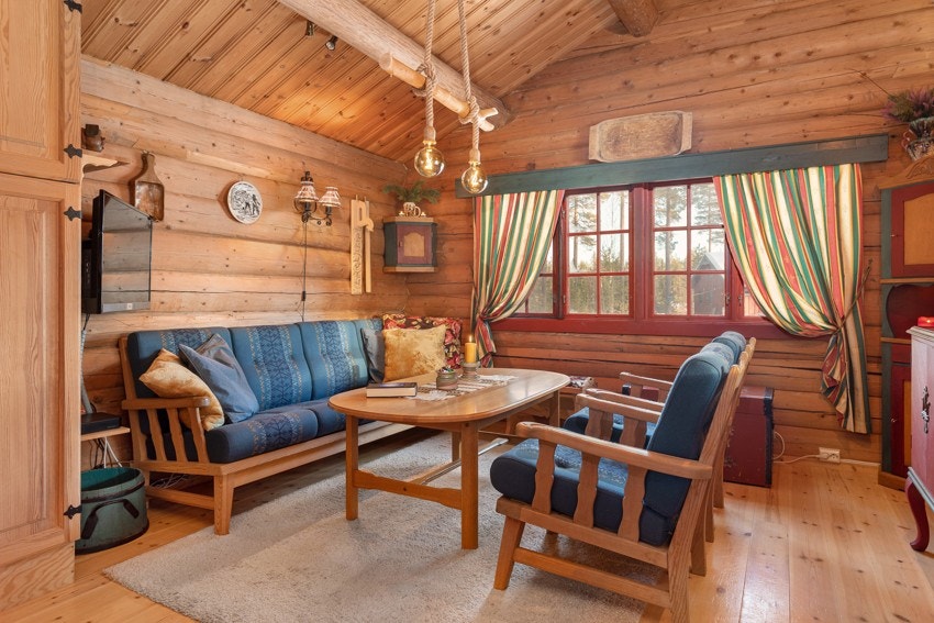 Stue med god plass til sofakrok. Galleribilde