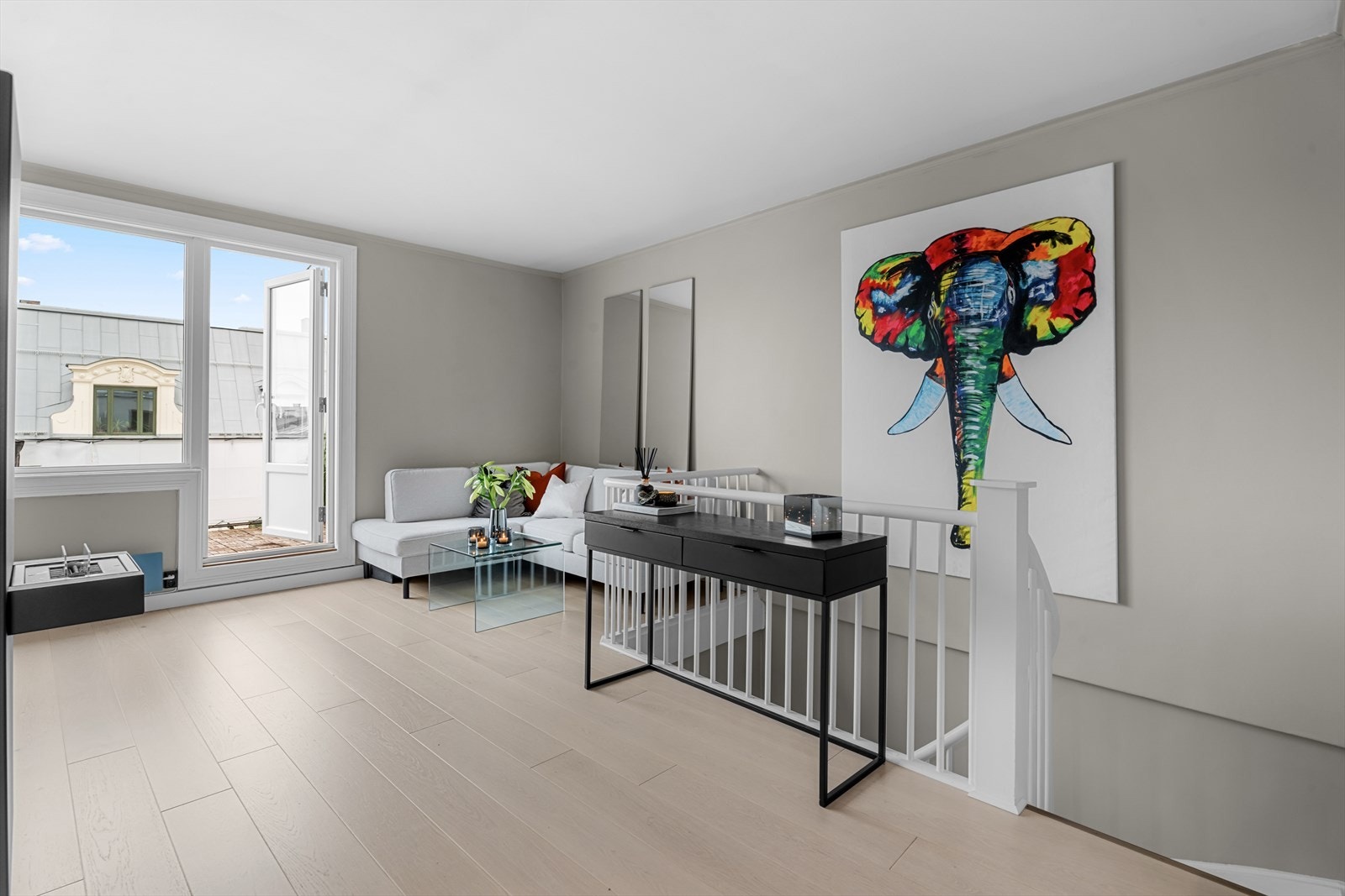 Stuen har god plass til sittegruppe og tilhørende møblement. Galleribilde