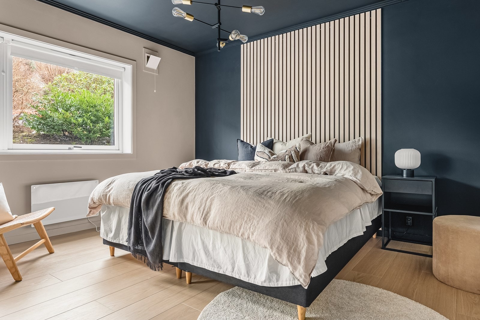 Soverom er luftig og fint, med lune fargekombinasjoner og lekre detaljer Galleribilde