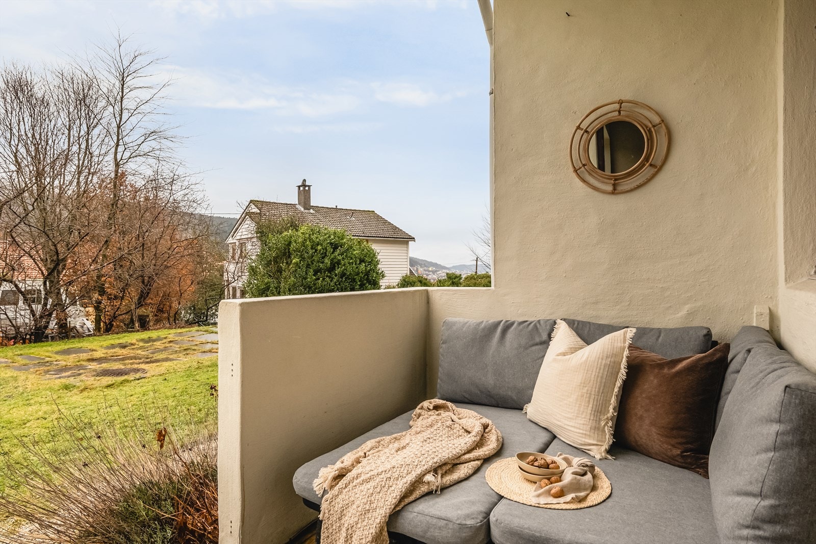 Fine muligheter for å innrede med sofagruppe og annet møblement Galleribilde