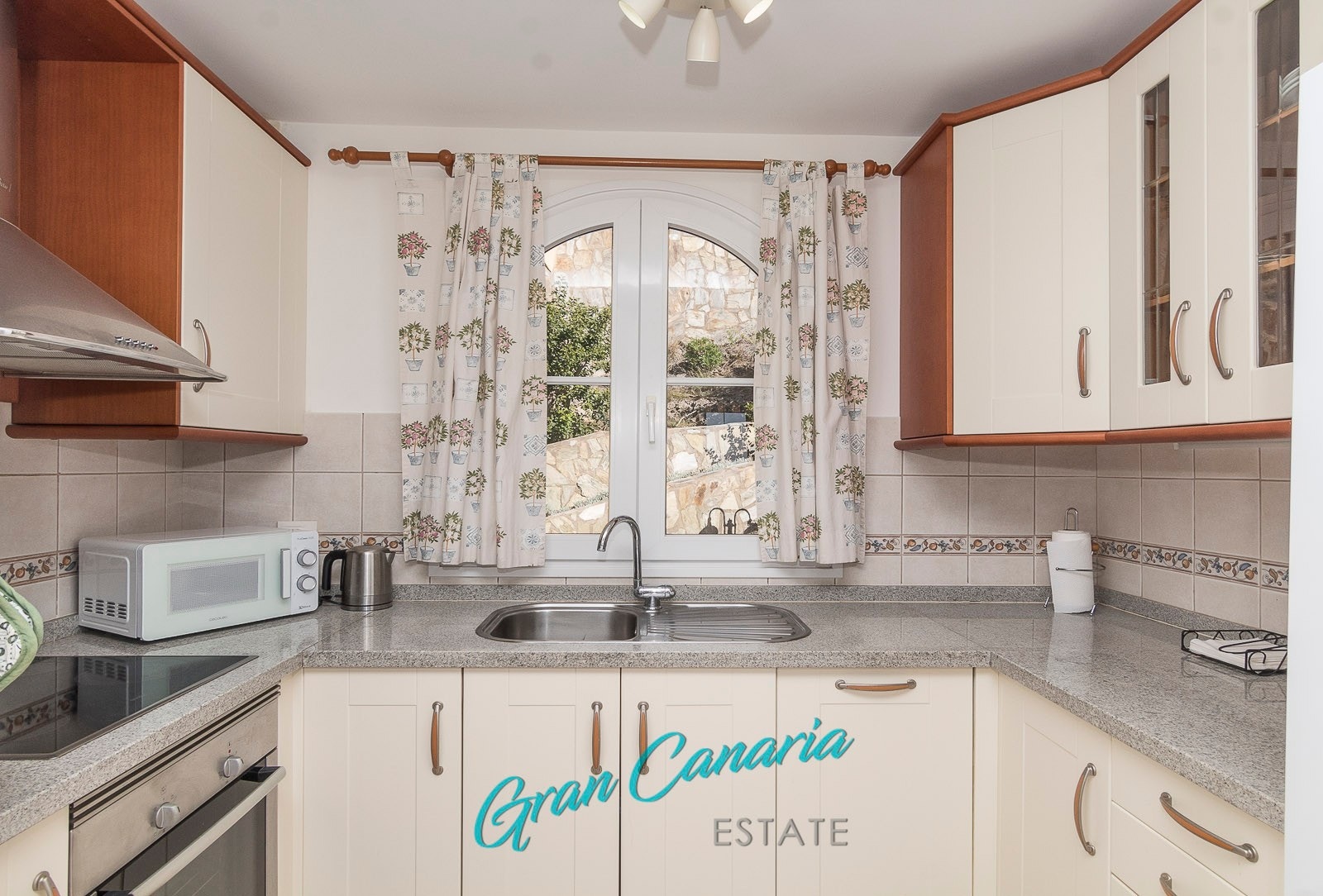 Innholdsrikt kjøkken Galleribilde