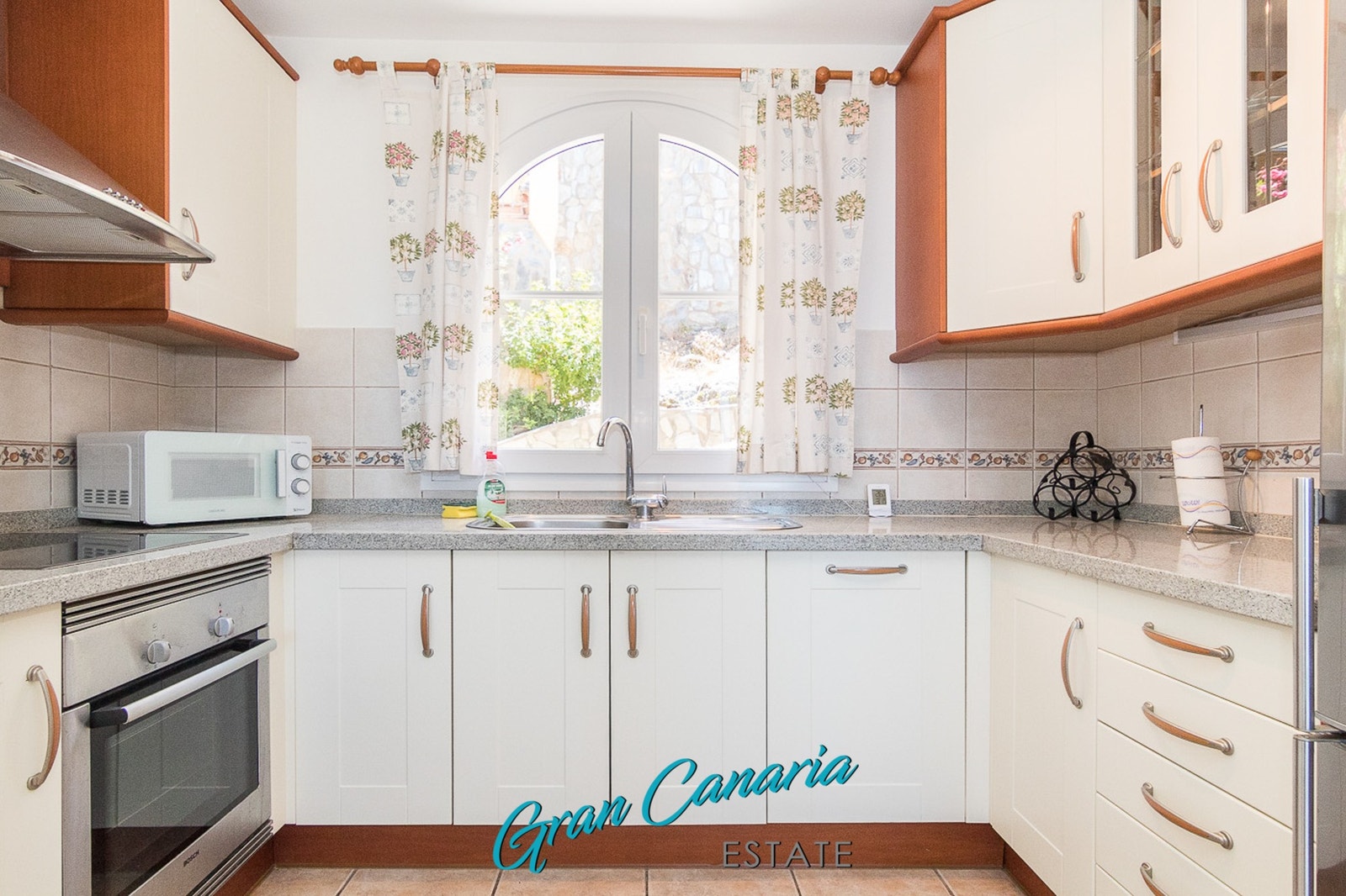 Innholdsrikt kjøkken Galleribilde