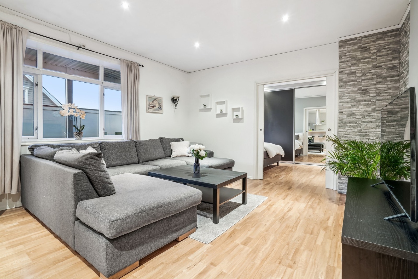 Oppvarming via varmepumpe i stuen og ellers elektrisk. Galleribilde