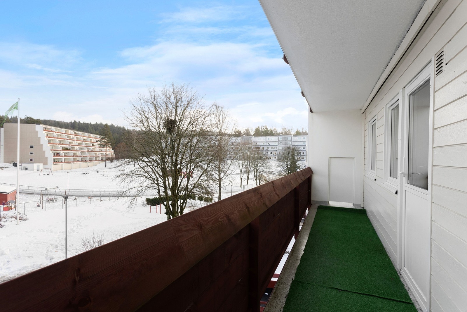 Utgang fra kjøkken til balkong på 8 kvm. Galleribilde