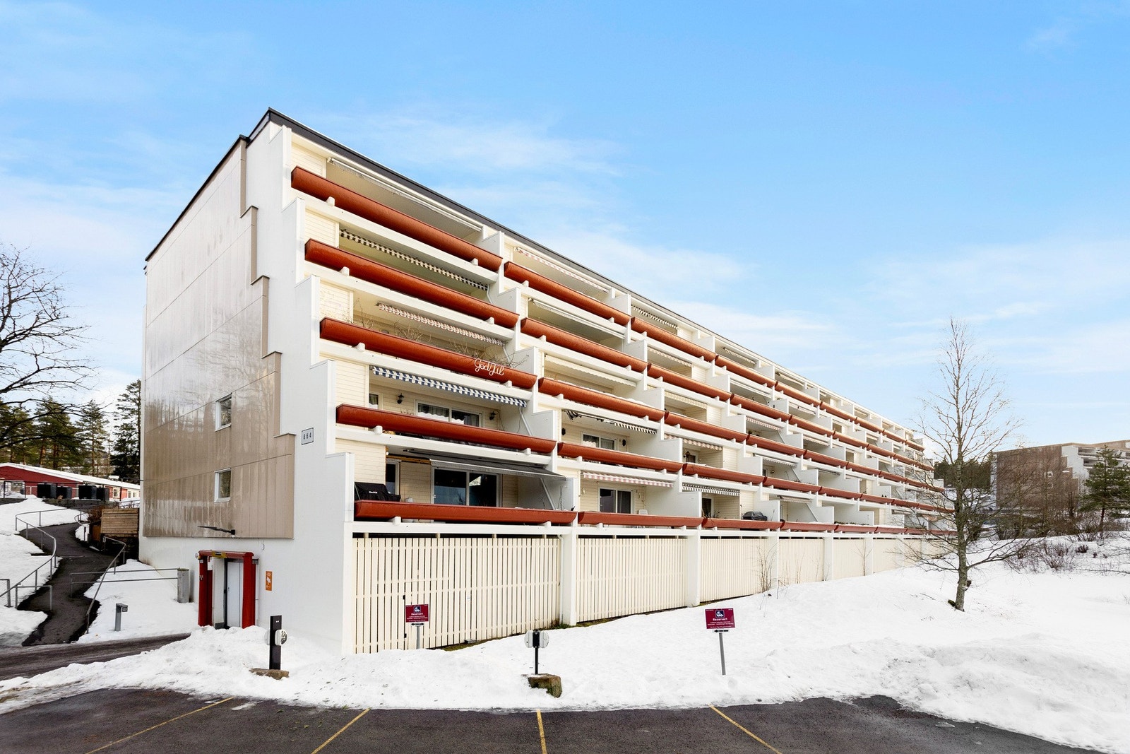 Ali Hashmi ved din lokale eiendomsmegler EIE Stovner har gleden av å presentere Ragnhild schibbyes vei 8. Galleribilde