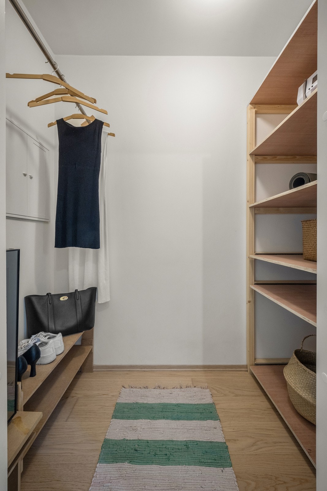 Rommet er perfekt som både walk-in og bod, eventuelt en kombinasjon av begge deler. Galleribilde