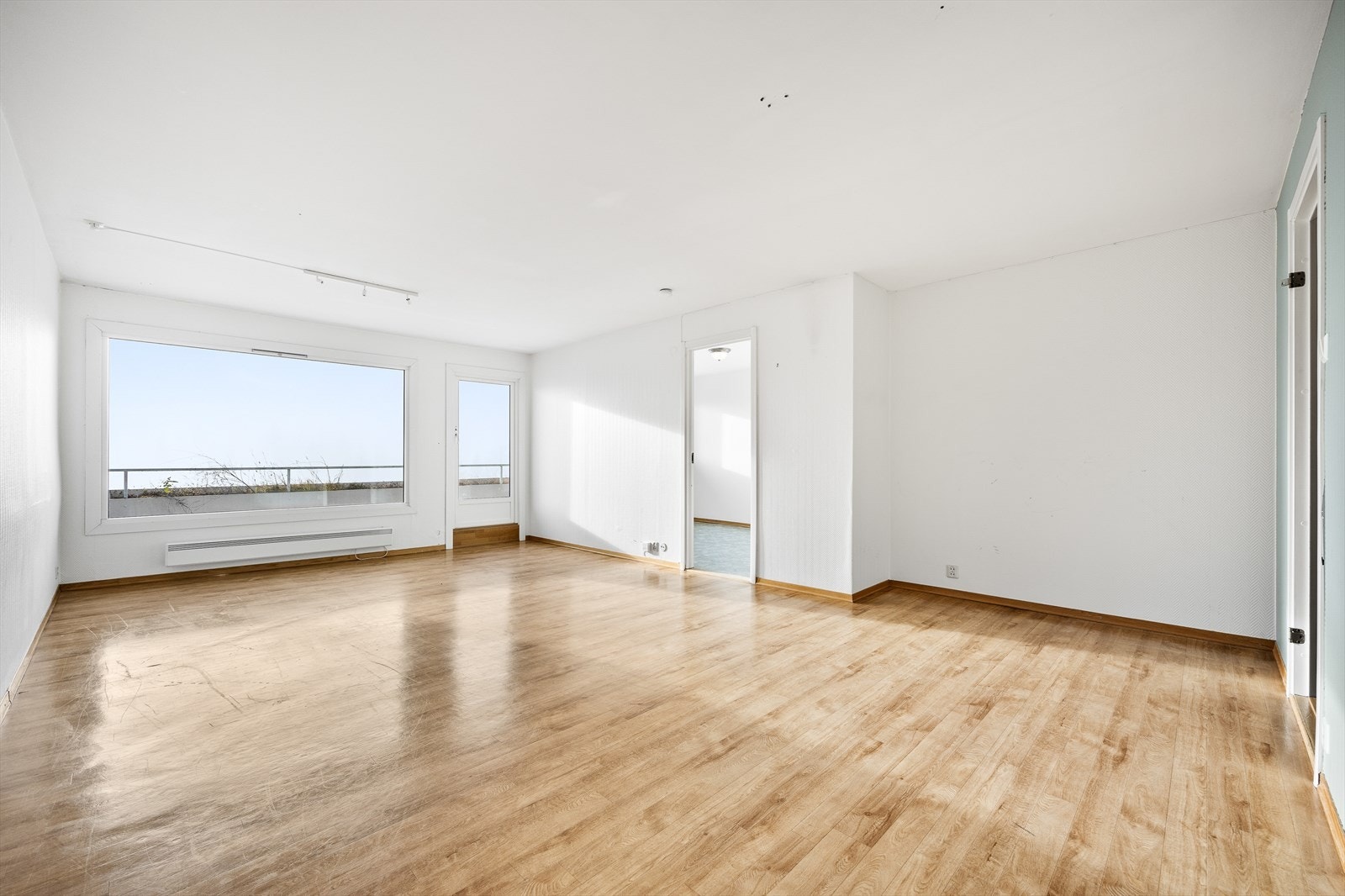 Velkommen til 4. etasje i Blystadringen 8C | 3-roms med sør-vestvendt terrasse og flott utsikt mot skogen! Galleribilde