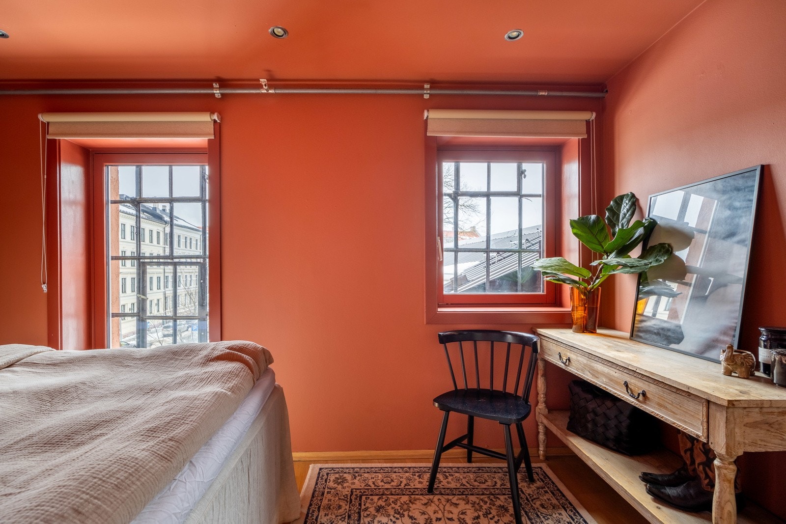 Store vindusflater slipper inn godt med naturlig lys. Galleribilde