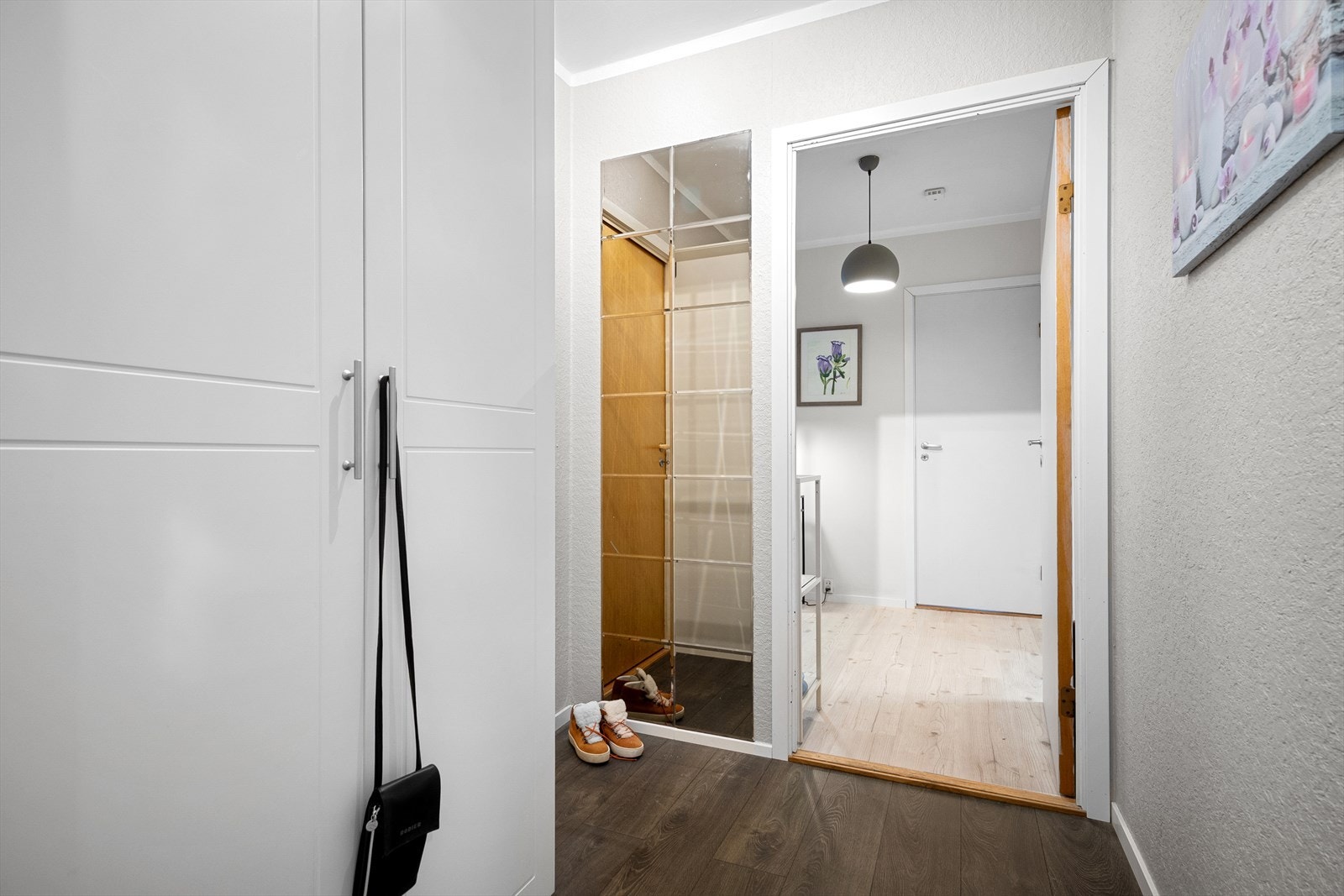 Entre/gang med garderobeskap Galleribilde