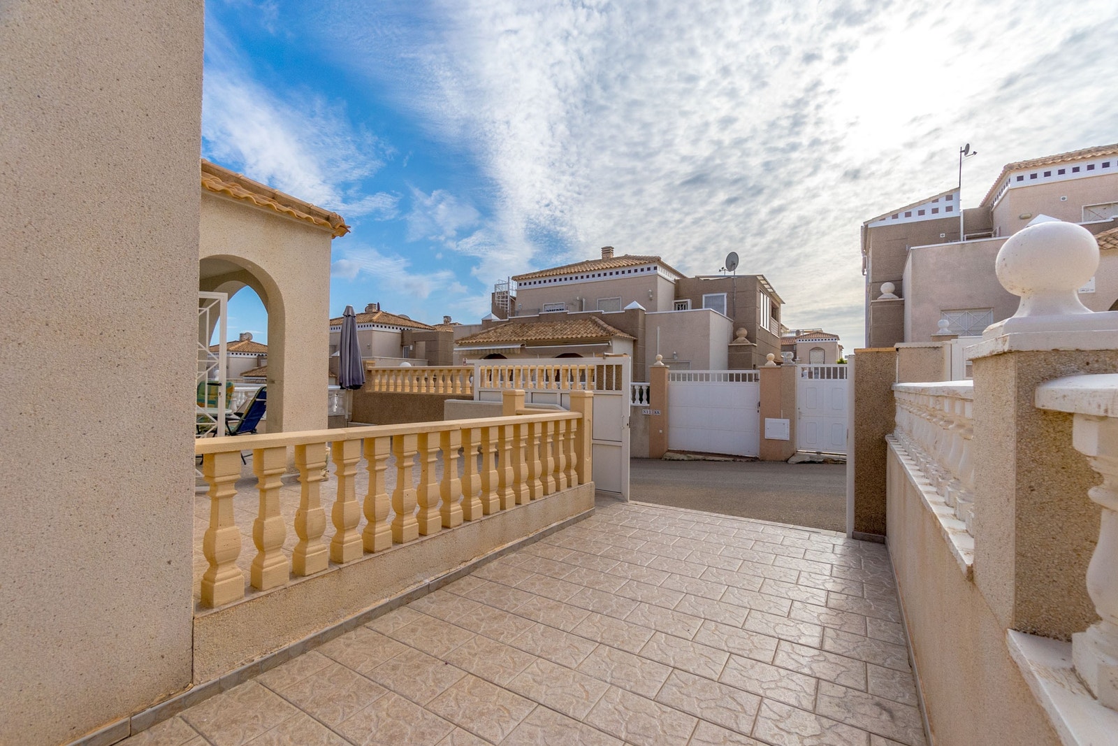 uteplass med plass til bilen Galleribilde