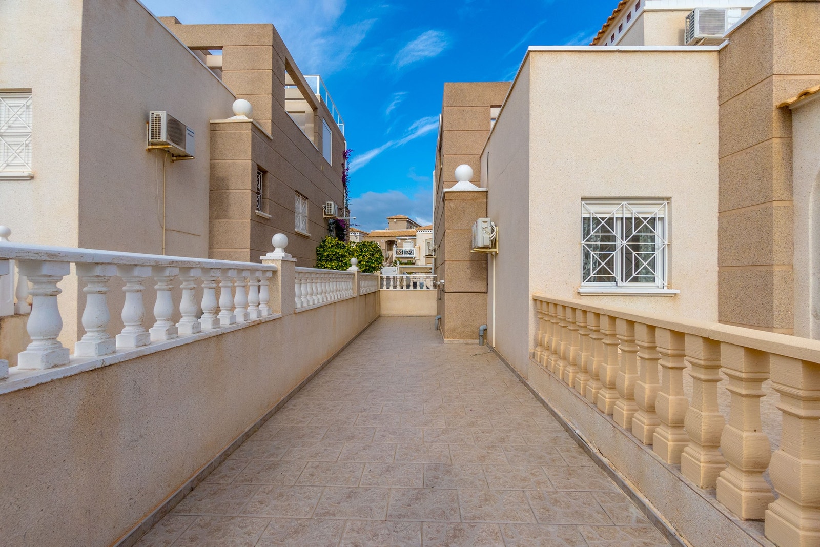 uteplass med plass til bilen Galleribilde