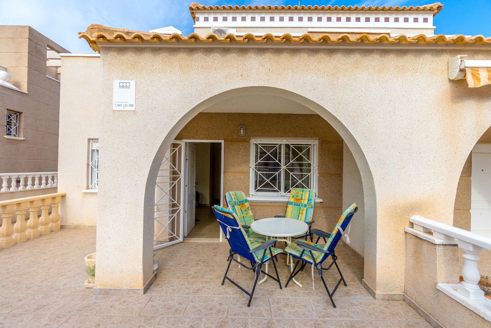 Overbygget terrasse på bakkeplan Galleribilde