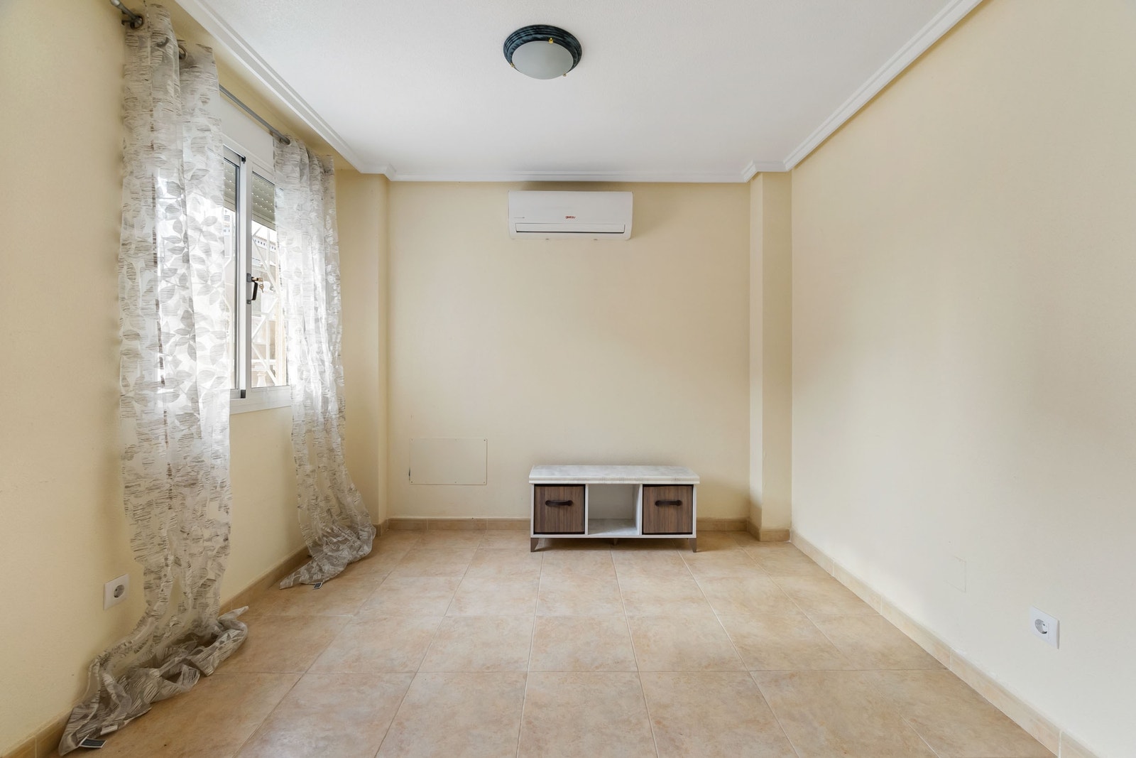 Del av stuen, her kan man lage et ekstra soverom Galleribilde