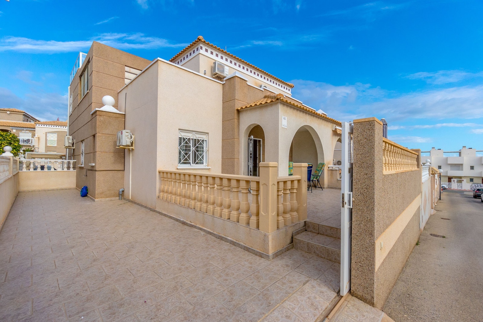 Sørvendt quadro/rekkehus Altos de la Bahia Galleribilde