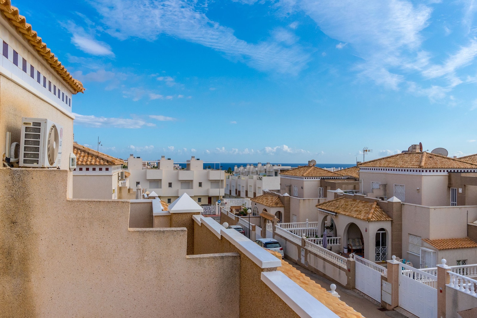 Terrasse i 2. etasje med havutsikt Galleribilde