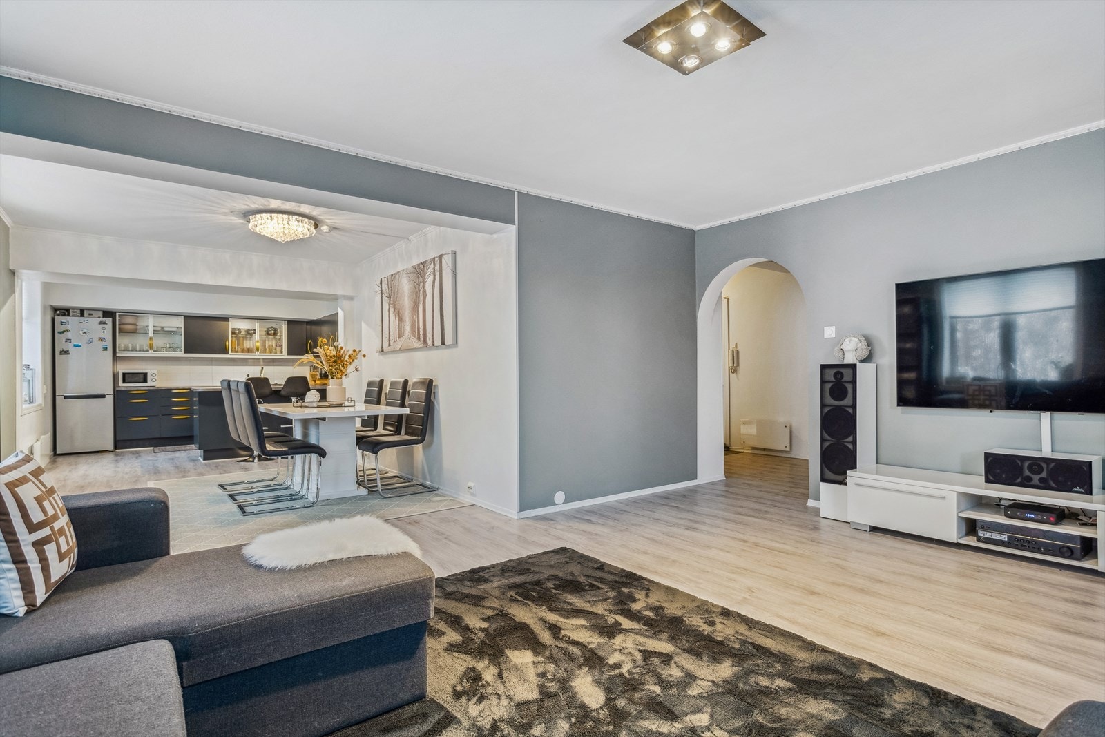 Den umiddelbare nærheten til skog og mark gjør dette til et ideelt sted for deg som ønsker naturopplevelser rett utenfor døren. Galleribilde