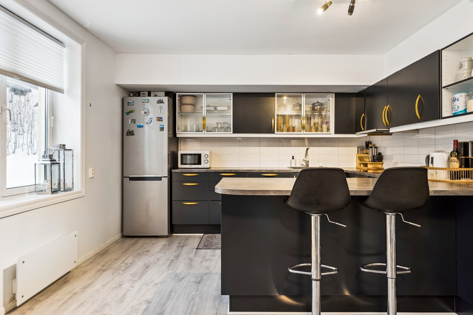 Boligen har en bod i hovedetasjen og en loftsbod på 17 m², som gir rikelig med lagringsplass. Galleribilde