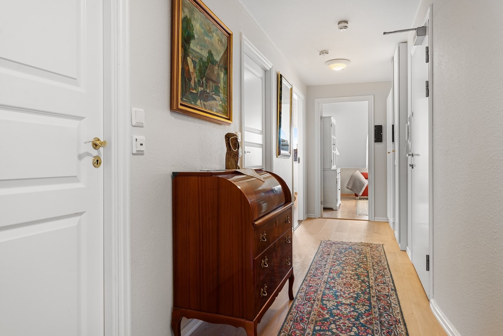 Entré med plass for å sette fra seg sko og henge opp yttertøy. Galleribilde