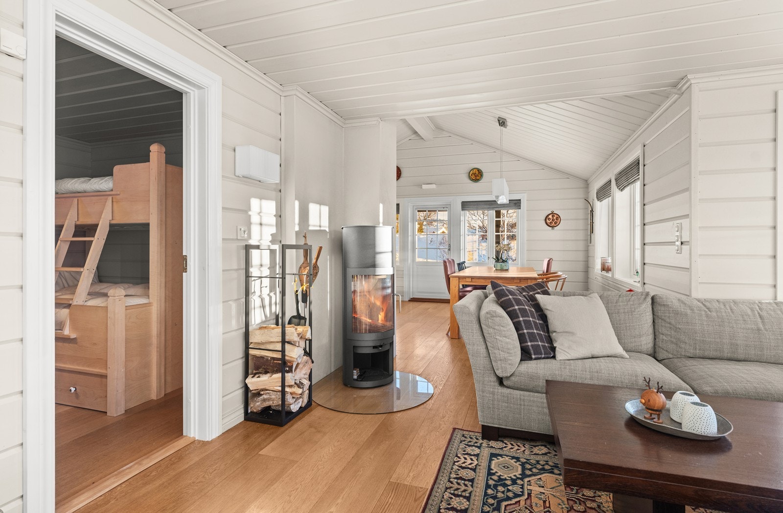 Vedovnen er plassert sentralt i rommet. Galleribilde