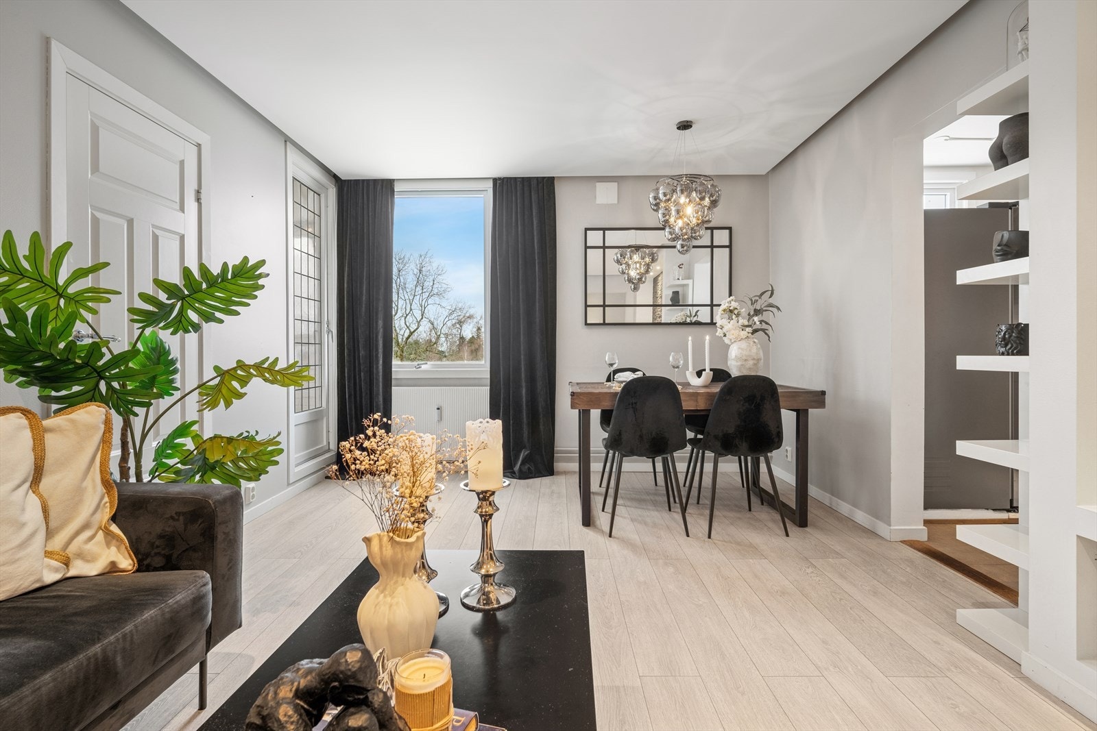 Lys og romslig 3-roms leilighet beliggende i et etablert og veldrevet borettslag på Tveita. Galleribilde