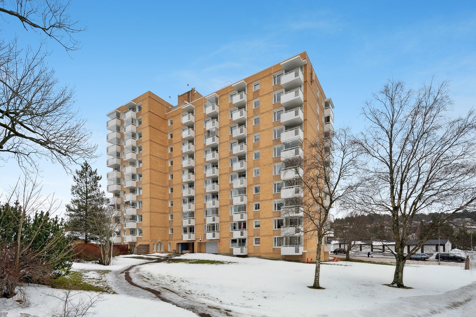 Sigrid Undsets vei 1 ligger i et etablert og veldrevet borettslag på Tveita, i bydel Alna i Oslo. Området ligger grønt og sentralt, nært både sentrum og marka. Galleribilde