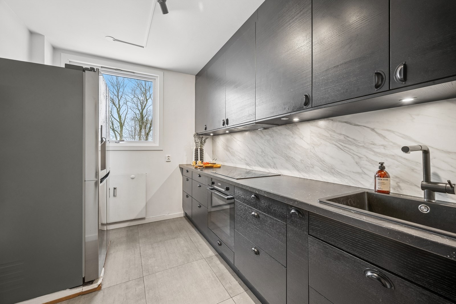 Innredningen har god skap- og benkeplass. Galleribilde