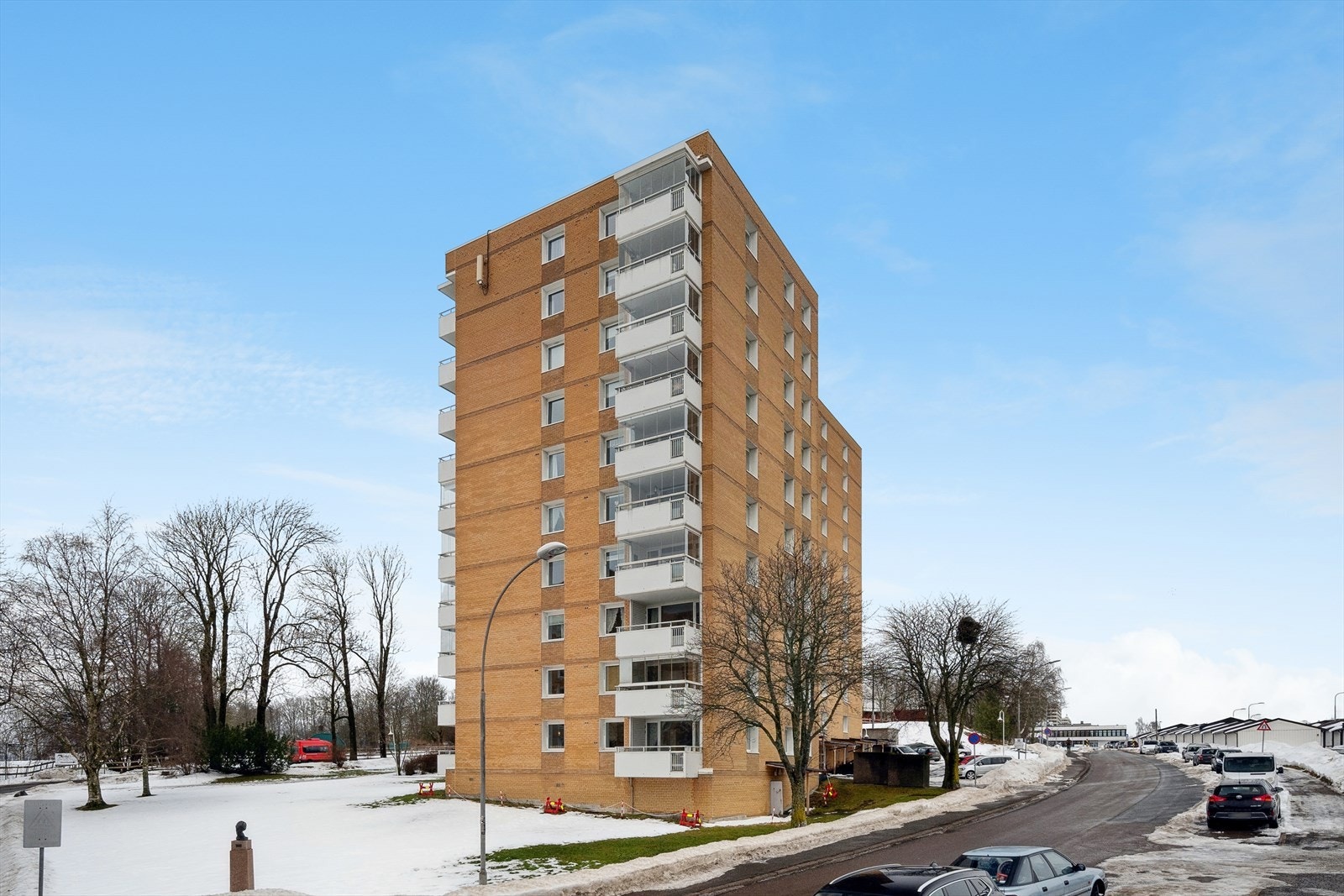 Området har meget godt kollektivtilbud med både buss og T-bane. Galleribilde