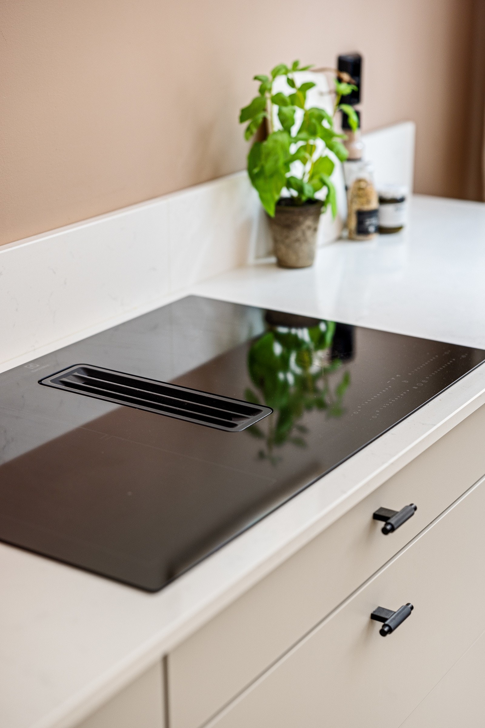 - Induksjonstopp med innebygget ventilator - Galleribilde