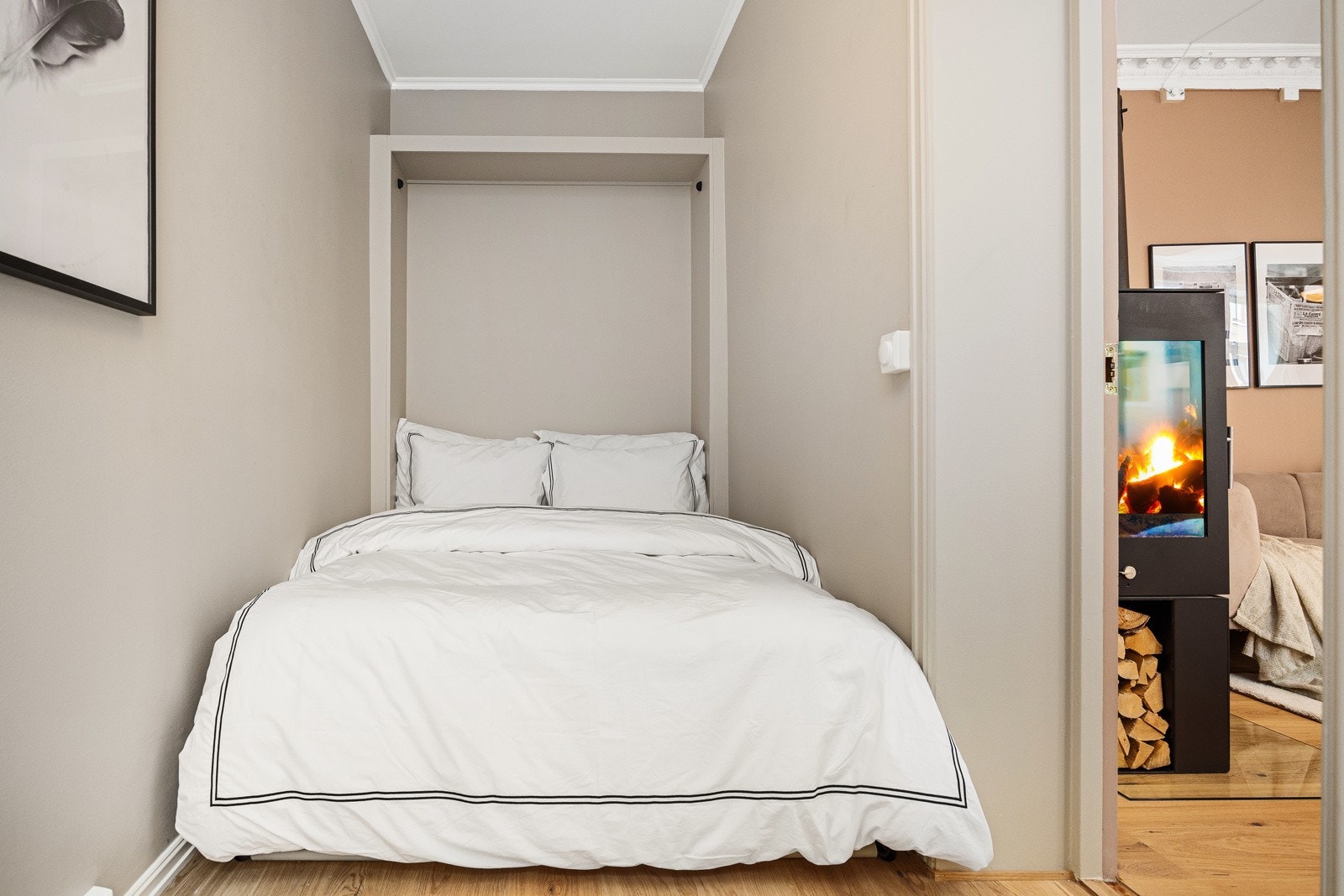 - Direkte adkomst via stue inn til soverom 2 med praktisk, nedfellbar dobbeltseng - Galleribilde