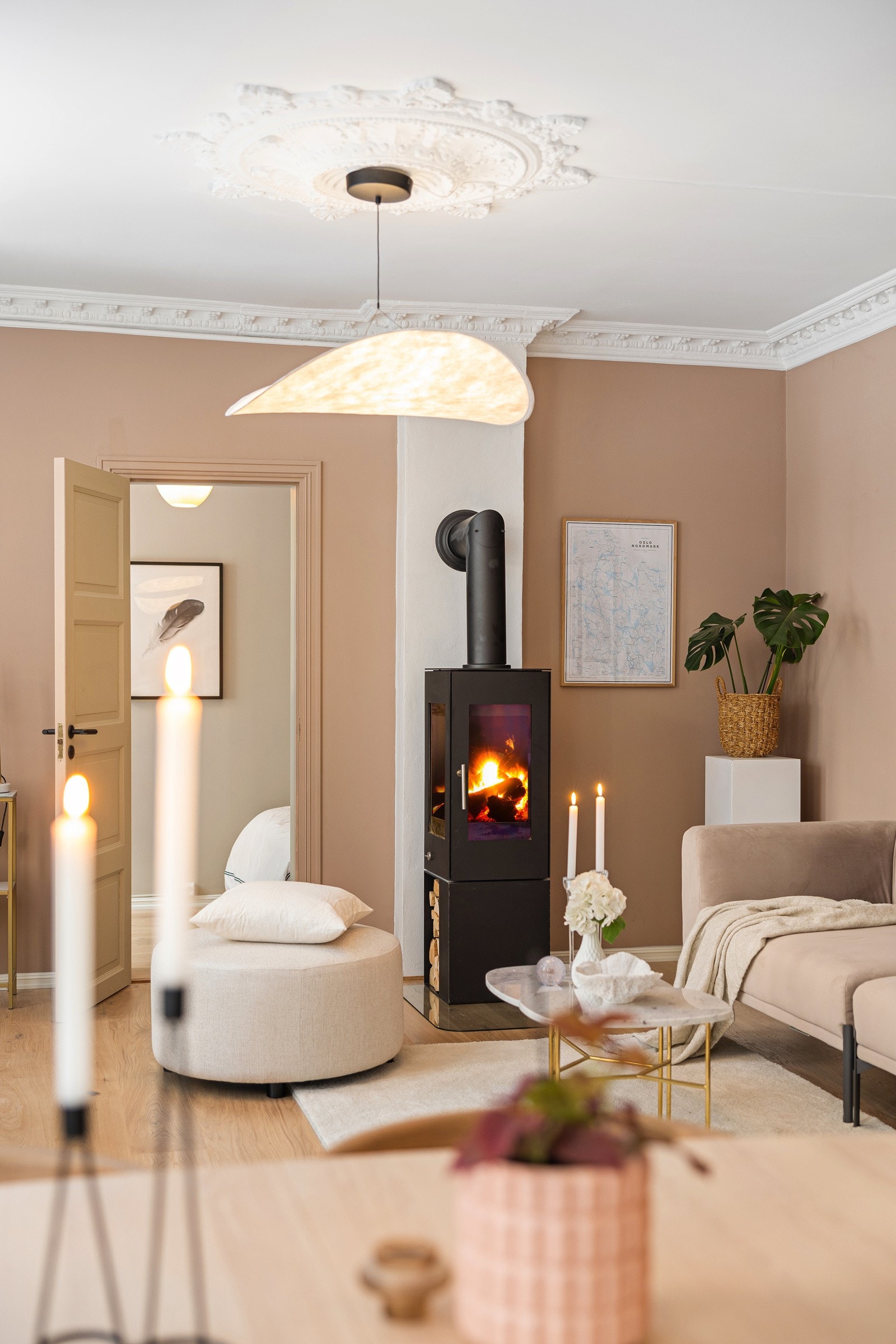 - Klassisk rosett og stukkatur i himling - Galleribilde