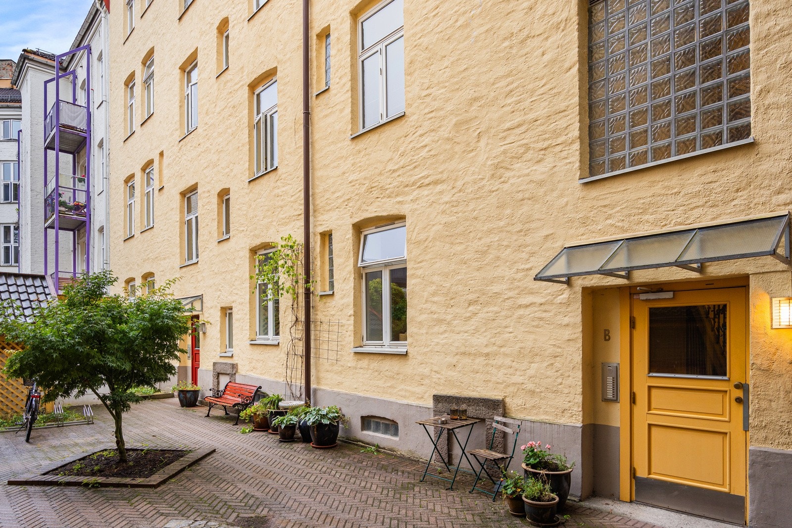 - Fasade sett fra indre gårdsrom - Galleribilde