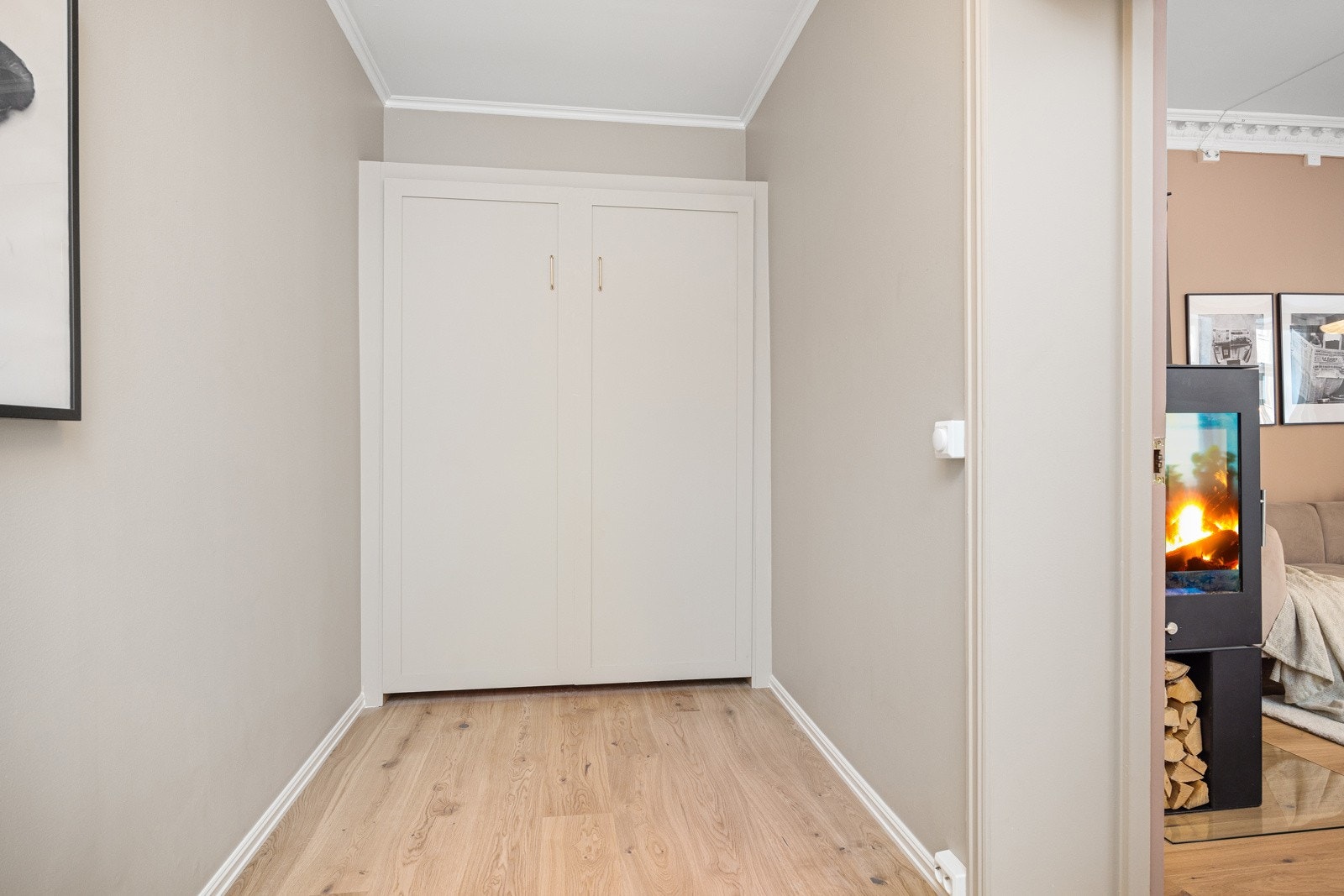 - Sengen lukket opp mot veggen - Galleribilde