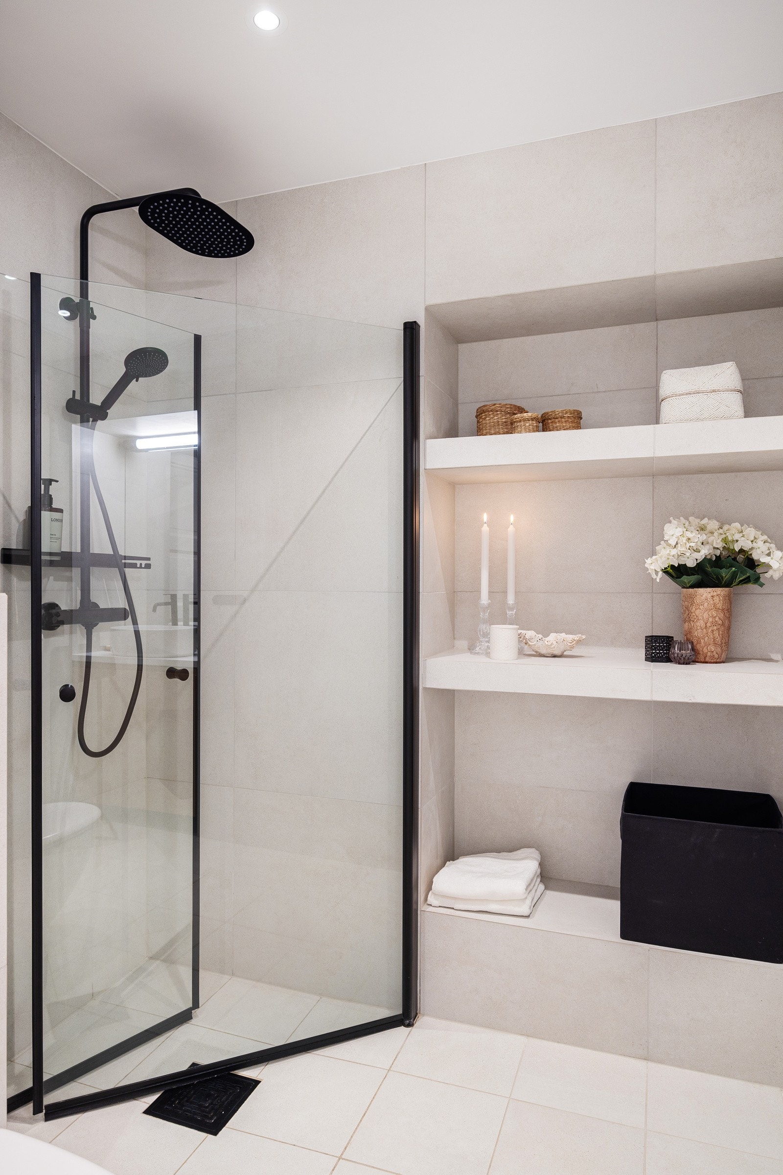 - Takstmann har foretatt fuktsøk i badet, ingen unormale verdier ble registrert - Galleribilde