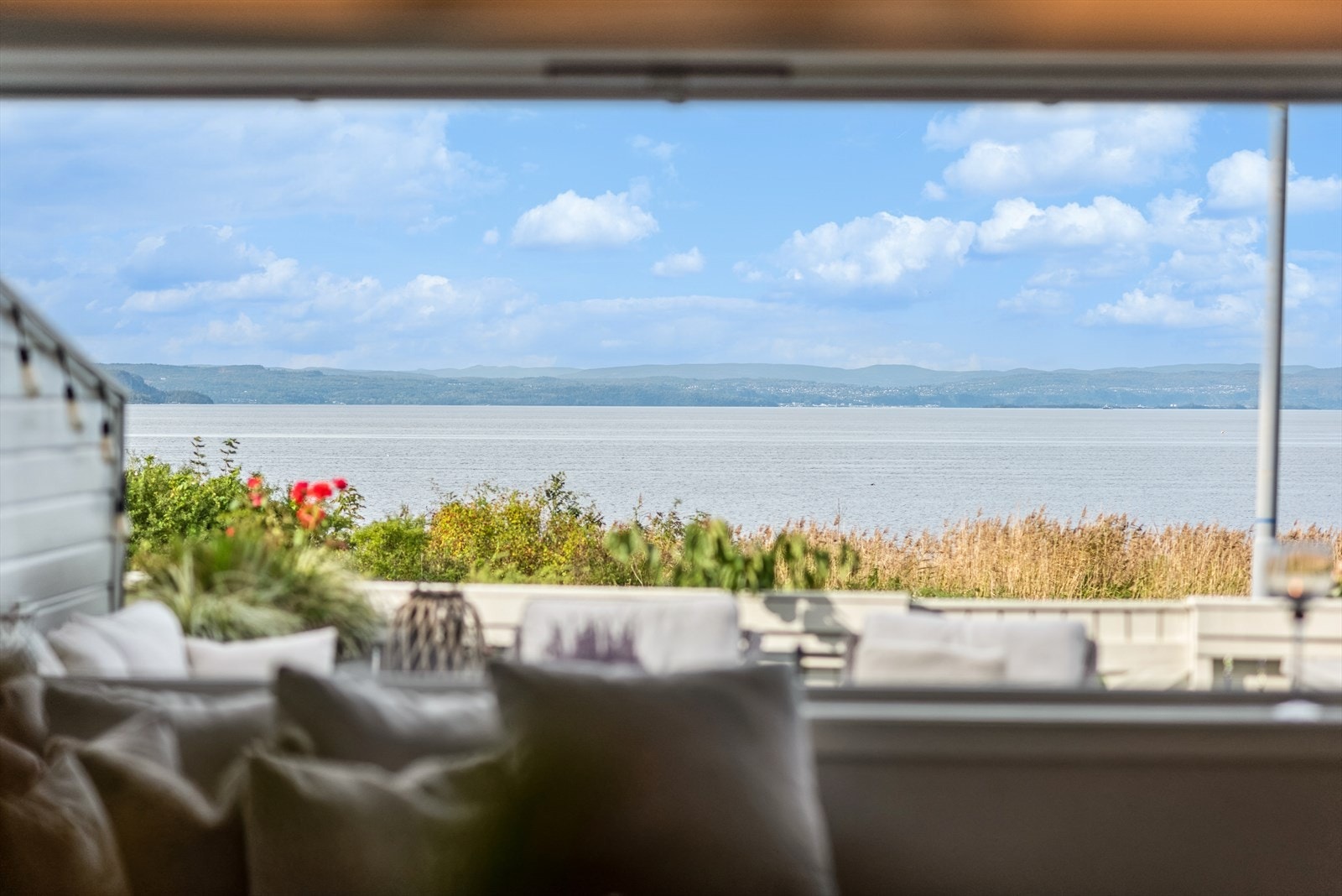 Ikke minst ivaretar vindusflaten den herlige utsikten! Galleribilde