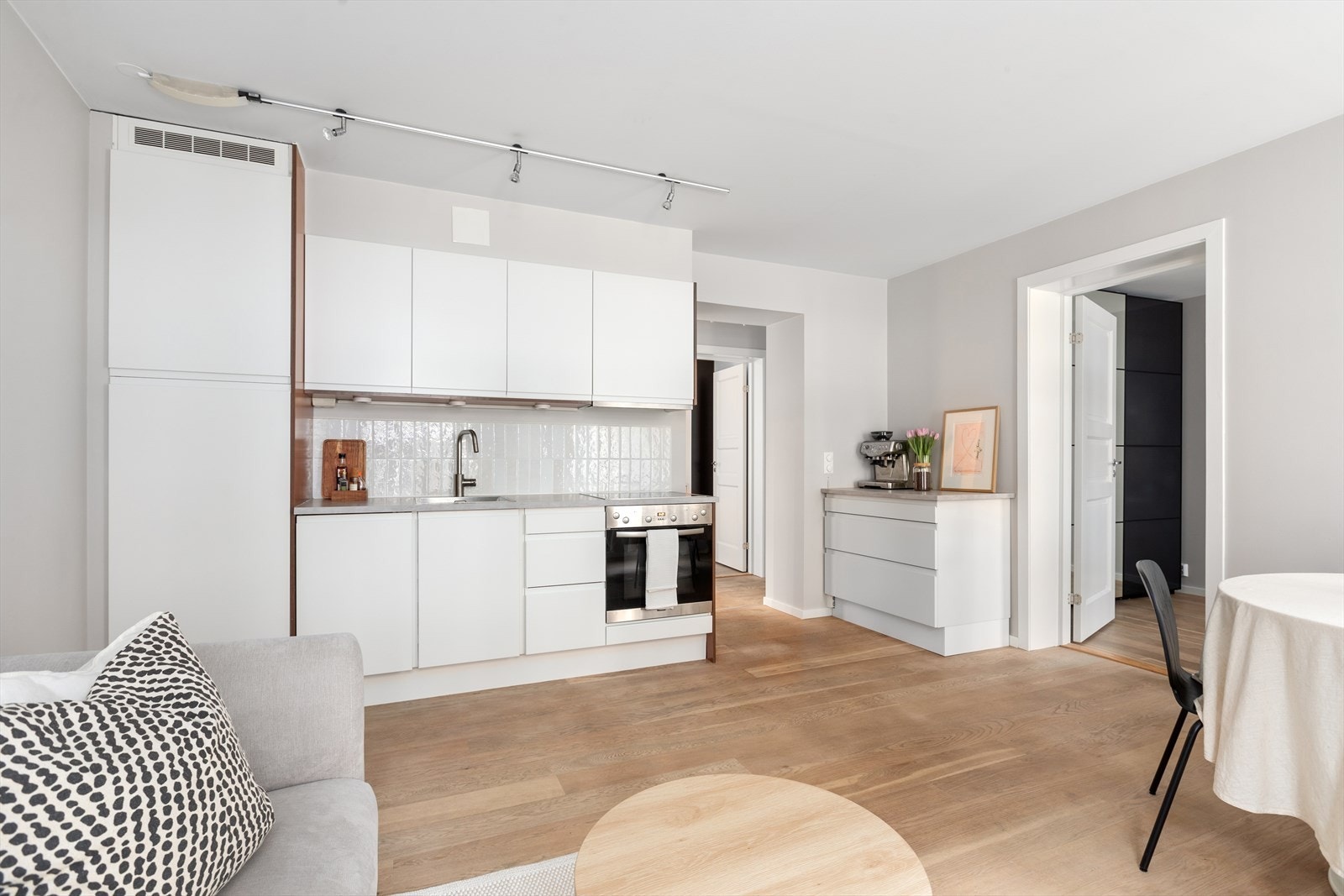 Kjøkkenet renovert med nye fronter, benkeplate og vask fra 2024. Galleribilde