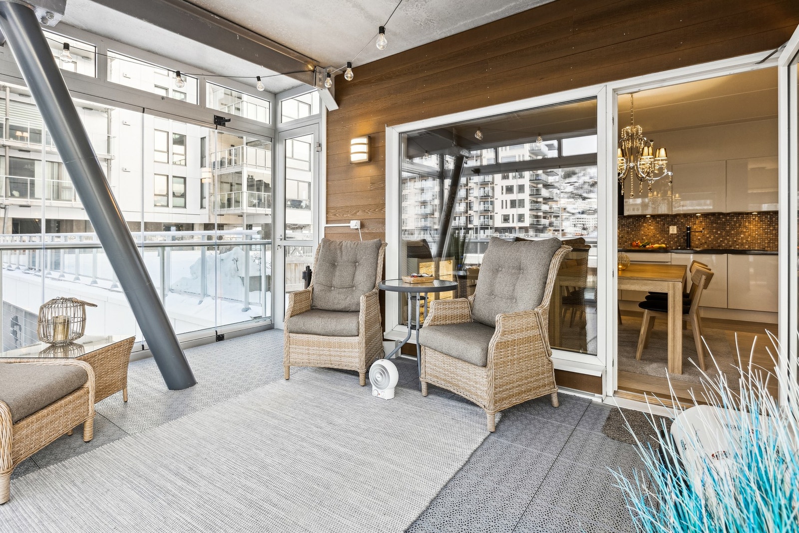 Uteplassen har gode solforhold på dag- og kveldstid. Galleribilde