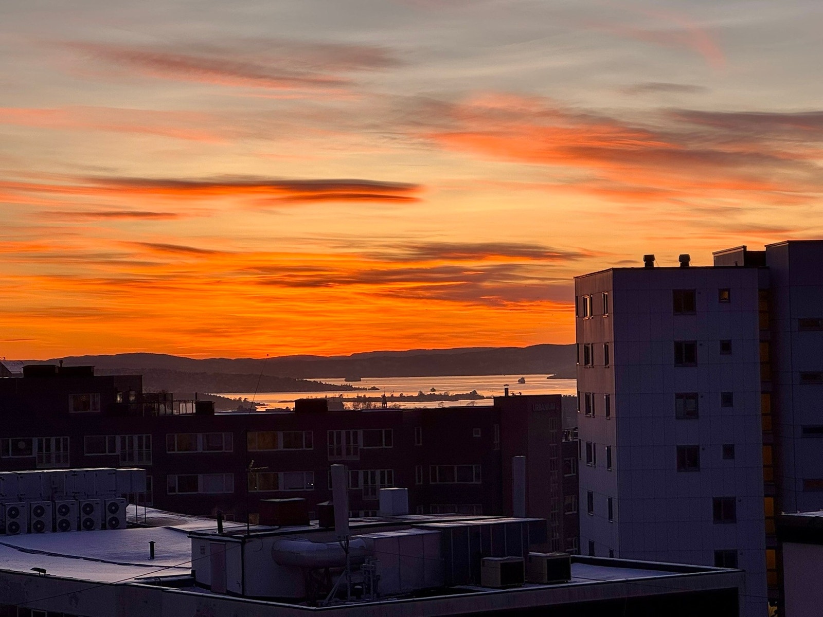 Boligen ligger høyt og fritt i 5. etasje med nydelig utsikt over Oslo! Galleribilde