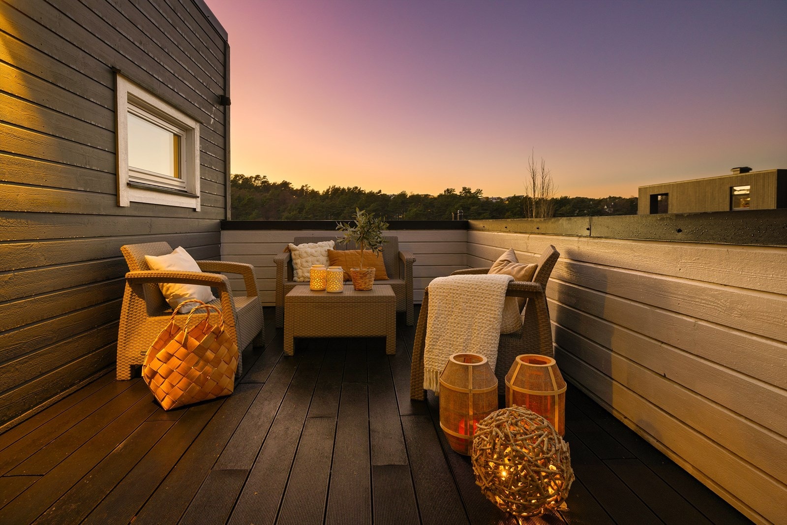 Fra den minste takterrassen kan du nyte den seneste kveldssolen. Galleribilde