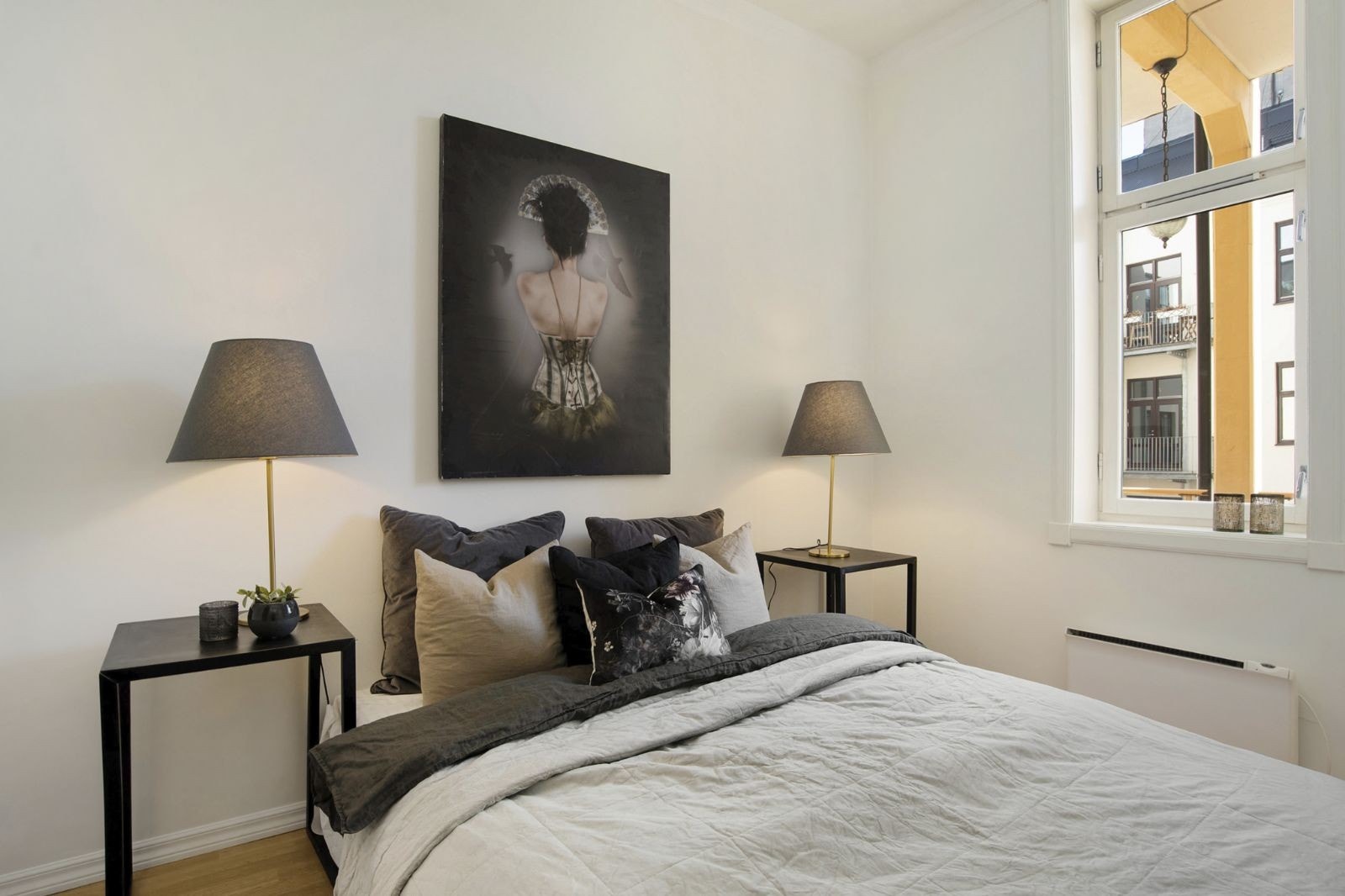 Soverom vendes mot bakgården. Galleribilde