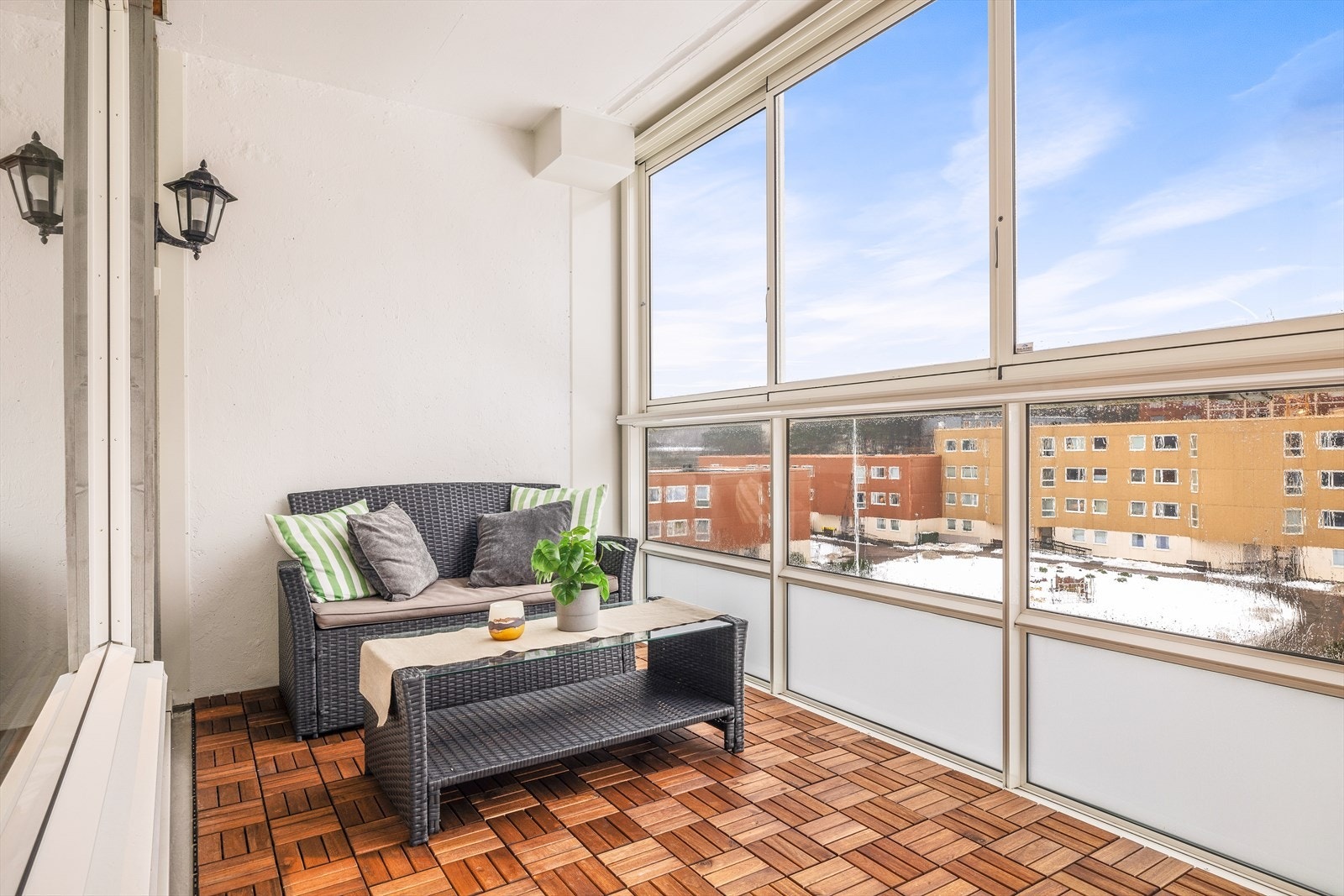 Leiligheten har en innglassert balkong Galleribilde