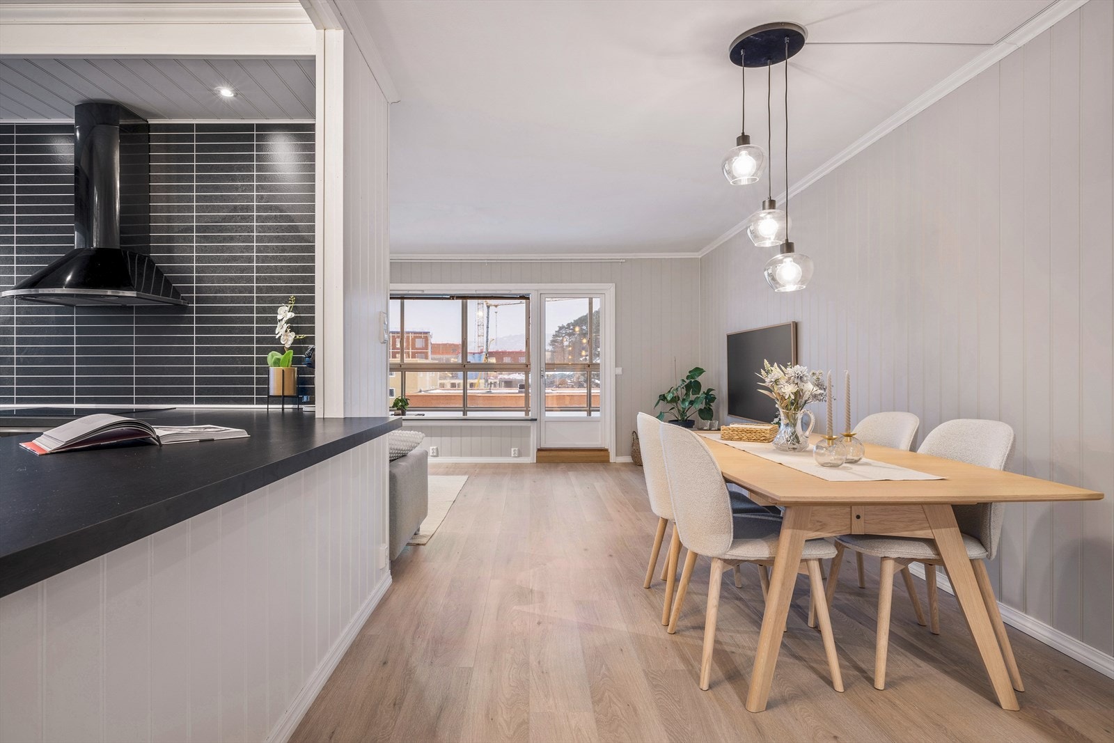 Entre mot hoveddelen av stuen Galleribilde