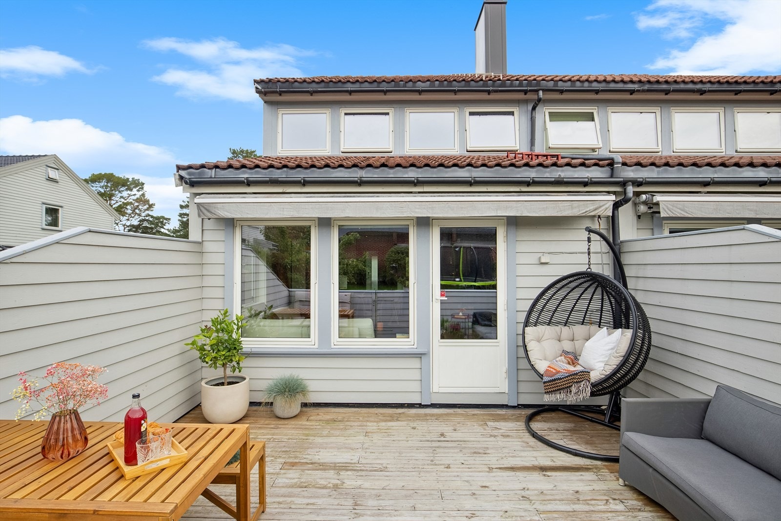 1. etg: Terrassen er solrik, vendt mot sør Galleribilde