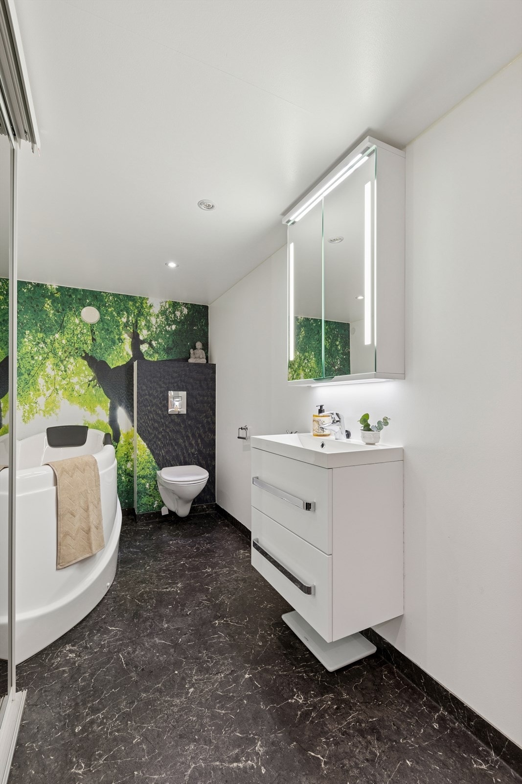 U. etg: Badet er fra ca 2013 Galleribilde