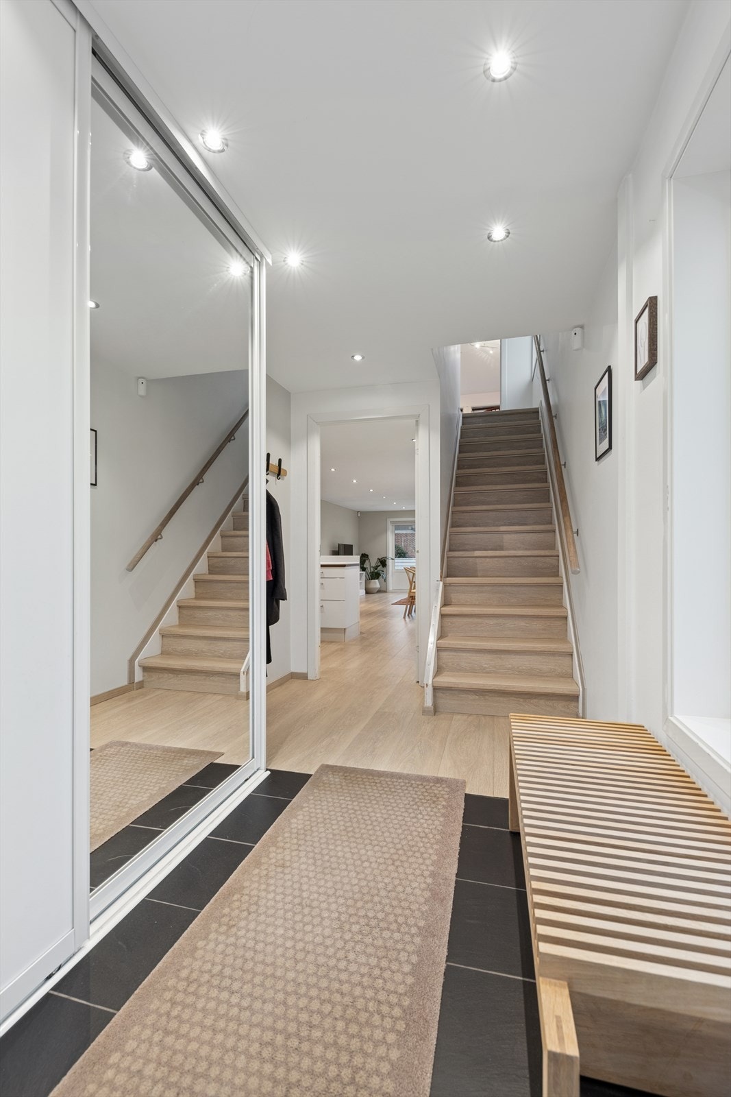 1. etg: Inngangsparti Galleribilde