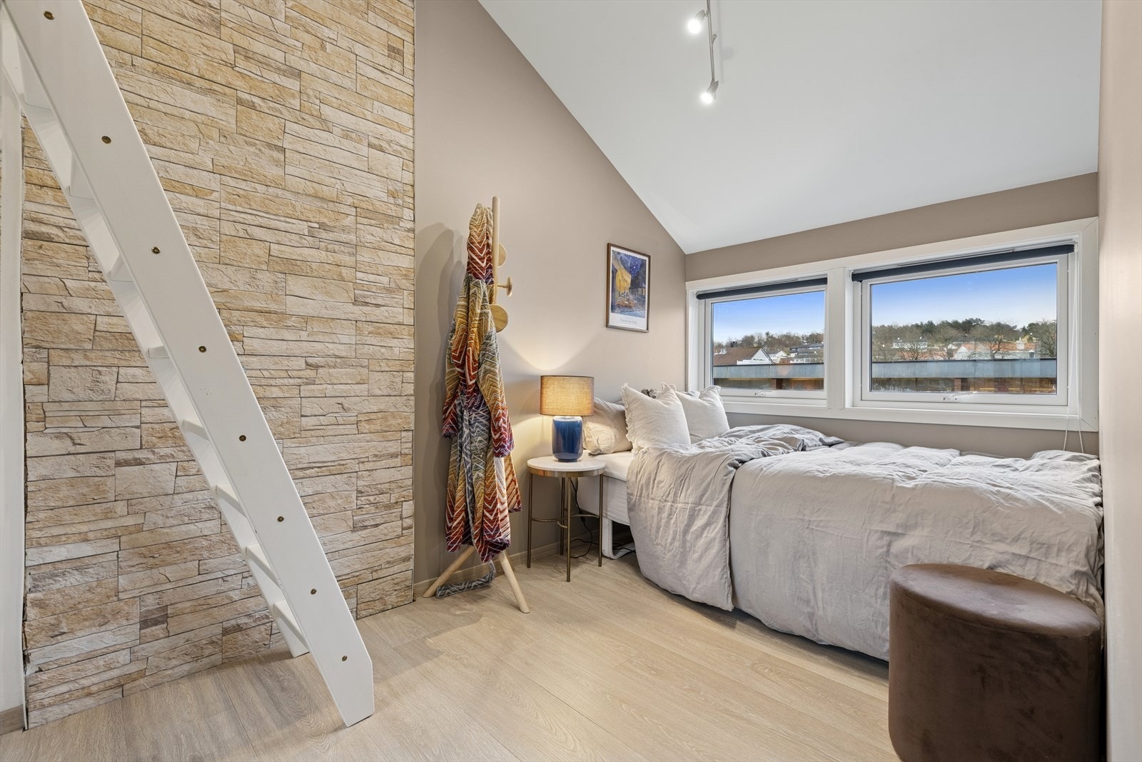 2. etg: Soverom nr 3 med og hemsløsning Galleribilde