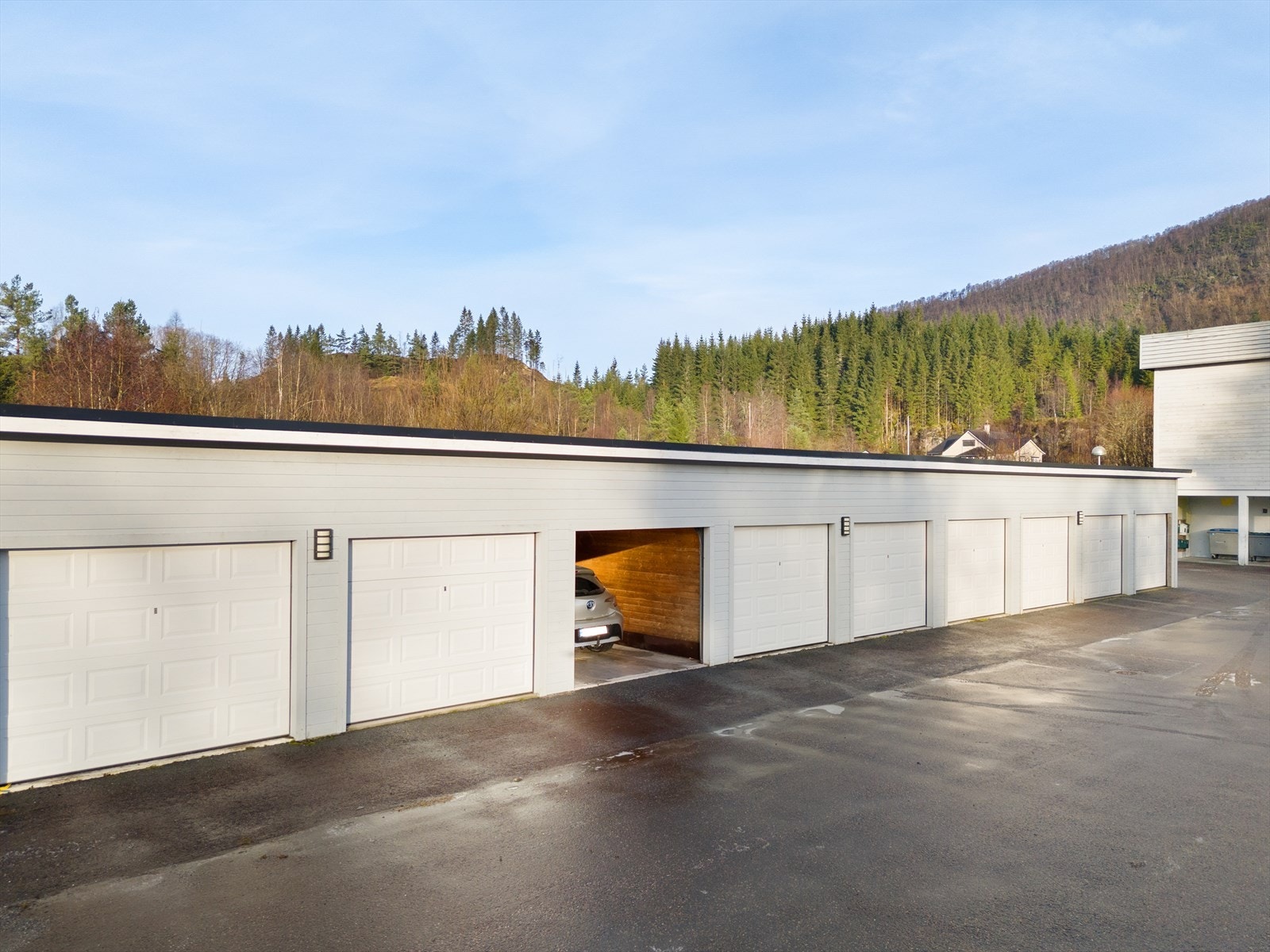 Fast garasjeplass som kan etableres med el-bil lader! Galleribilde
