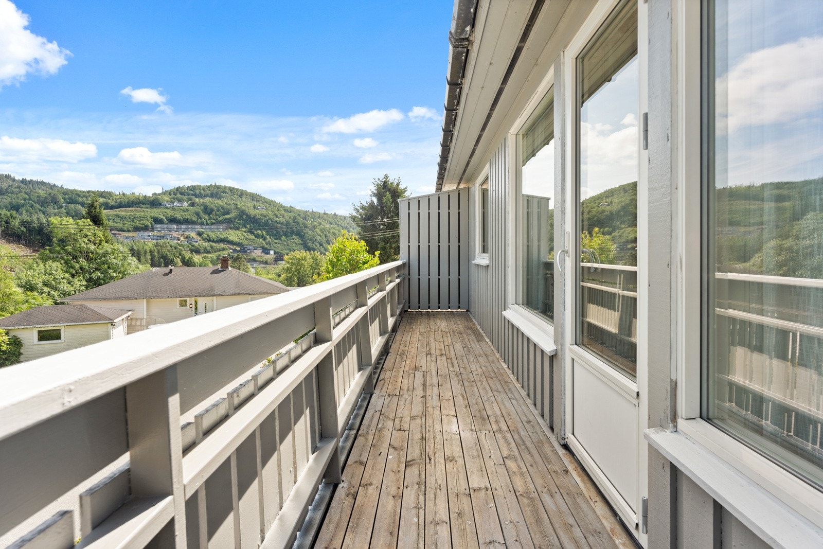 Terrasse med utgang fra stua Galleribilde
